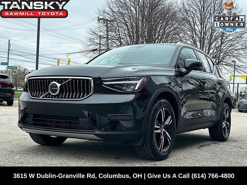 Used 2025 Volvo XC40 B5 Core