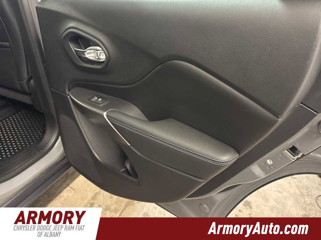 Used 2020 Jeep Cherokee Latitude Plus w/ Cold Weather Group image 28