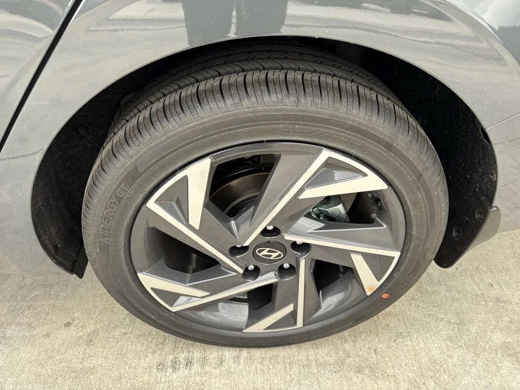 New 2026 Hyundai Elantra Limited FWD image 19