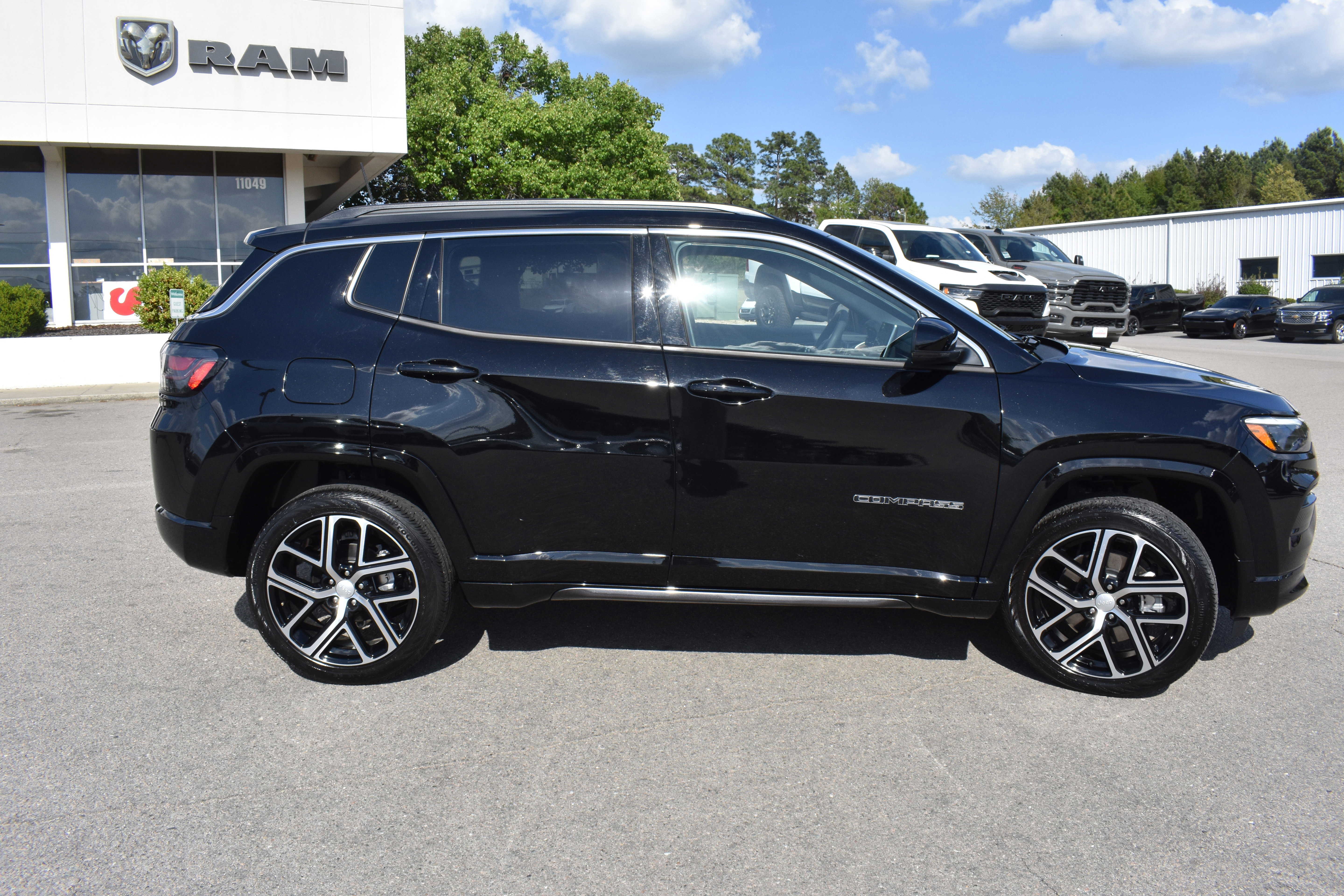 Used 2024 Jeep Compass Limited w/ Elite Group image 10