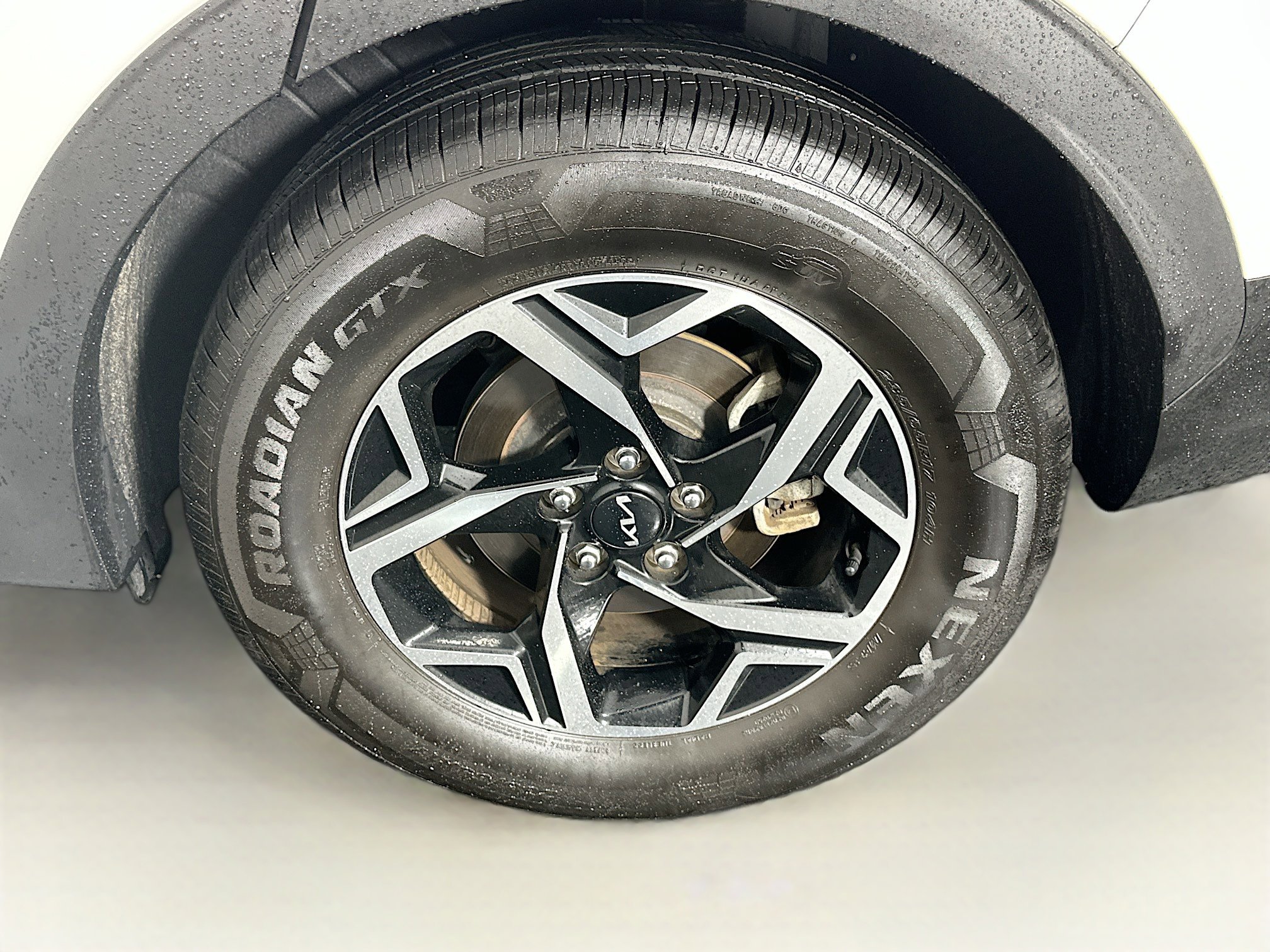 Used 2024 Kia Sportage LX image 11