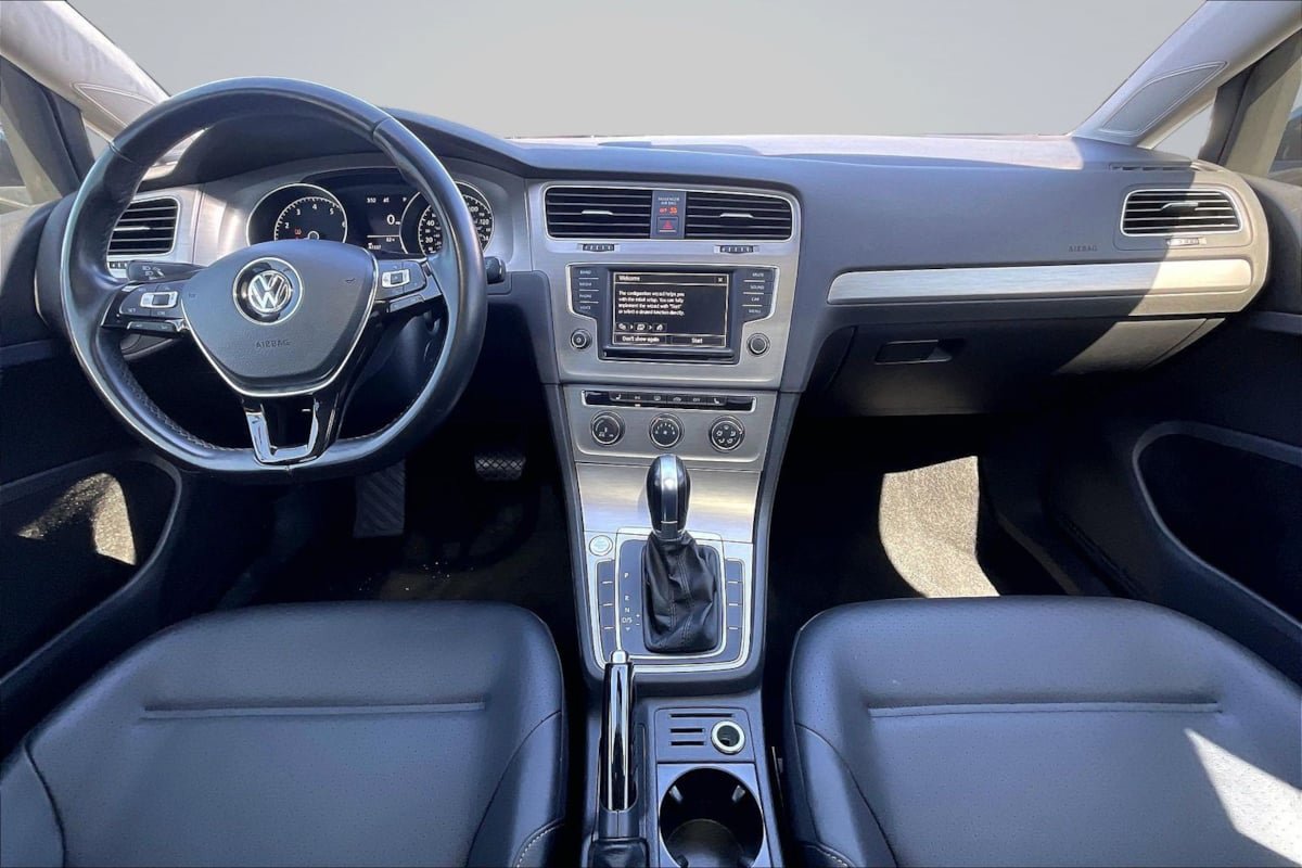 Used 2017 Volkswagen Golf SE FWD image 16