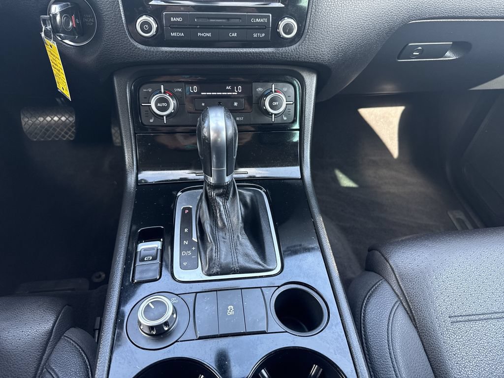 Used 2014 Volkswagen Touareg Sport AWD/4WD image 22