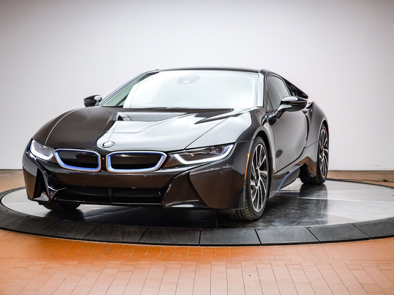 Used 2017 BMW i8 image 1