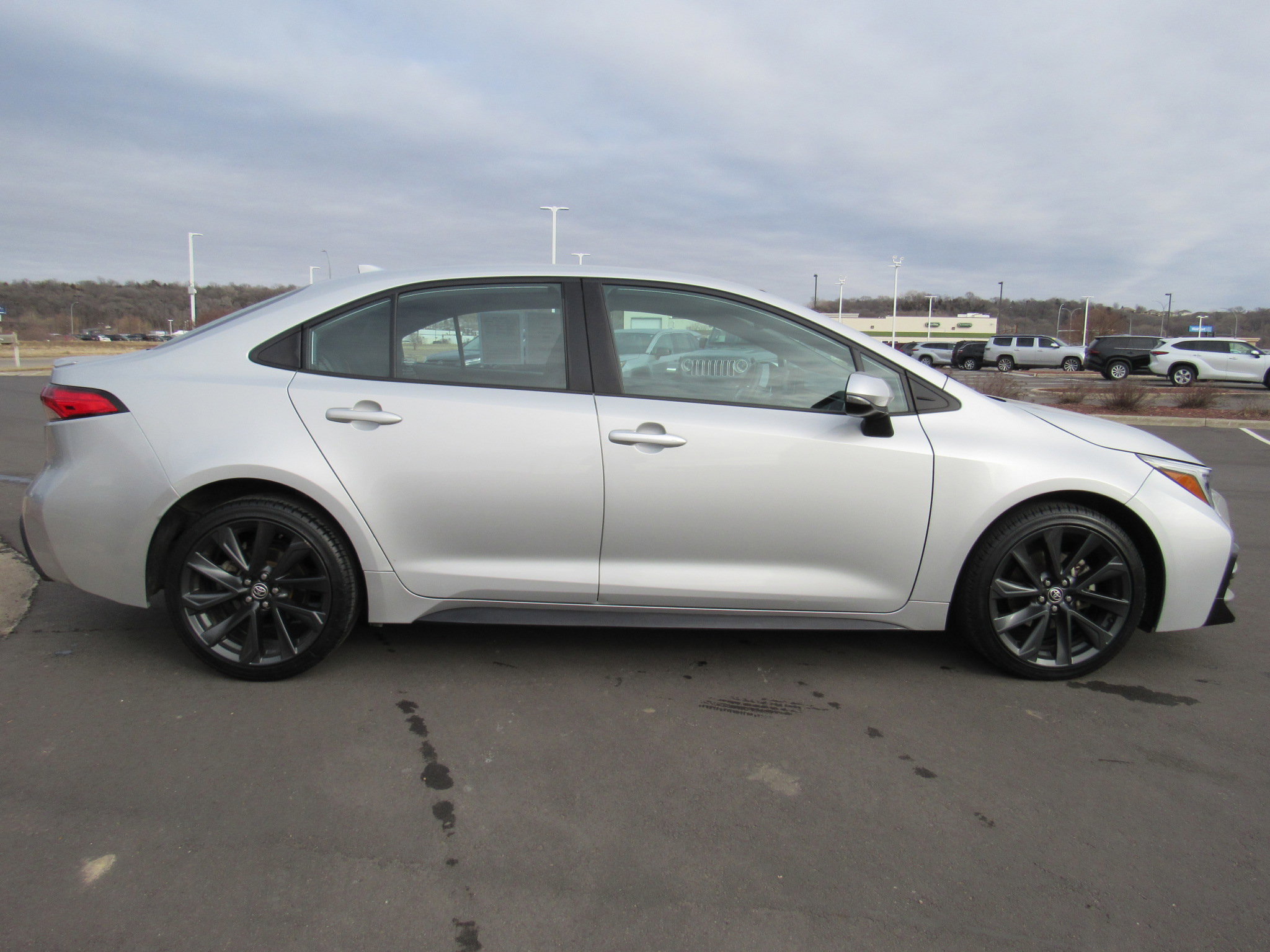 Used 2023 Toyota Corolla SE image 5