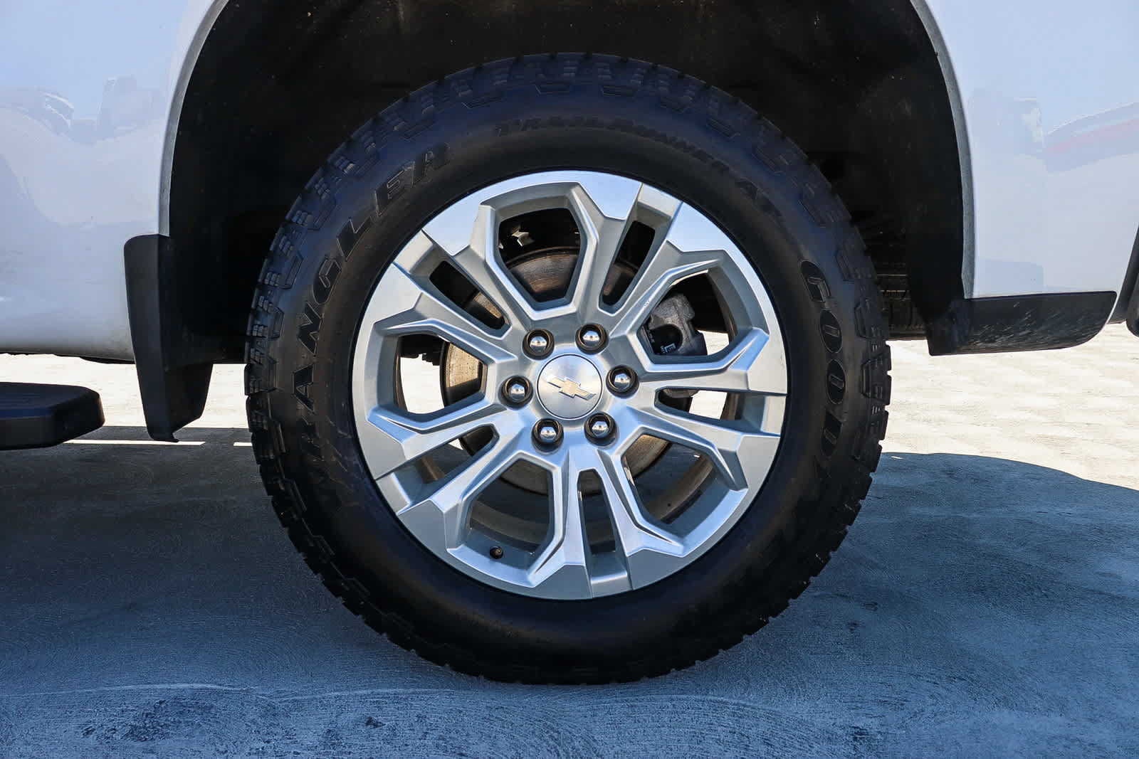 Used 2023 Chevrolet Silverado 1500 LTZ AWD/4WD image 10