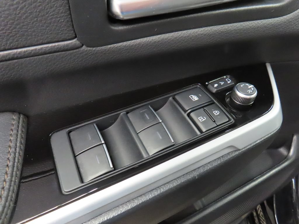 Used 2025 Toyota Sienna Platinum AWD/4WD image 65