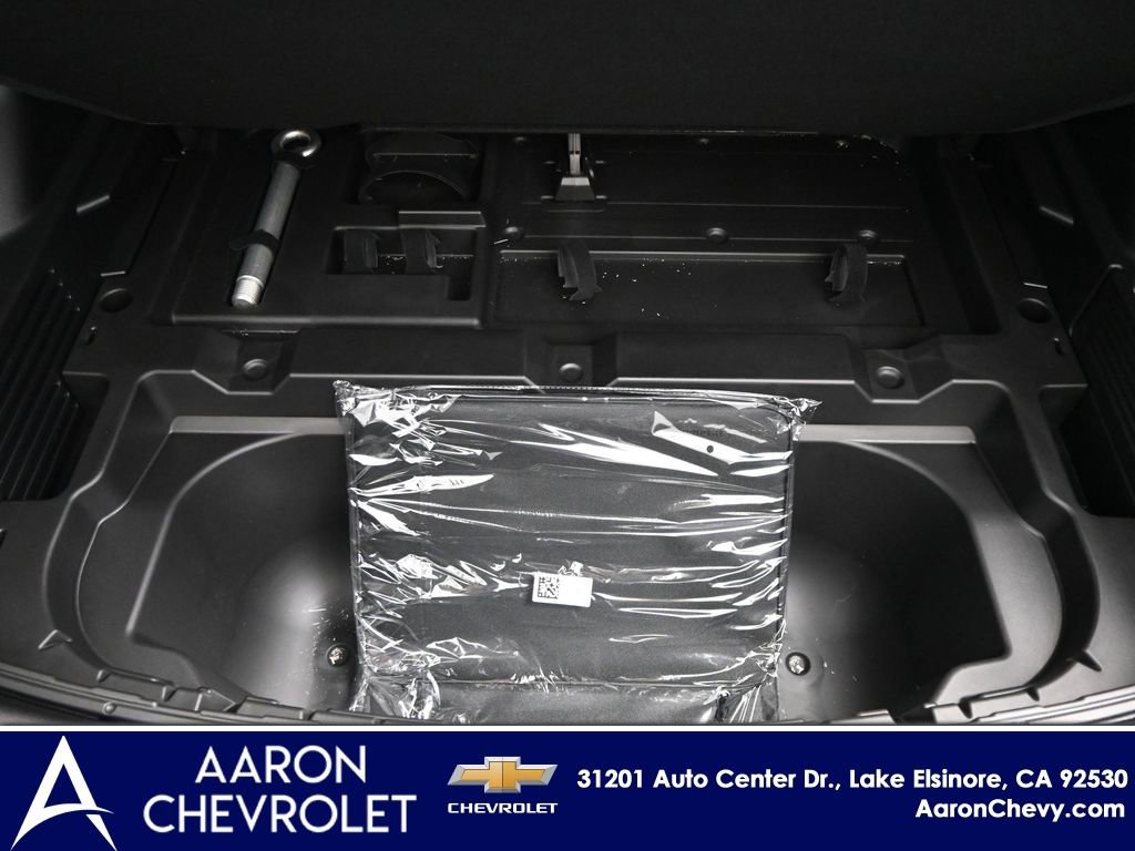 New 2026 Chevrolet Equinox EV LT w/ LPO, Blackout Package image 18