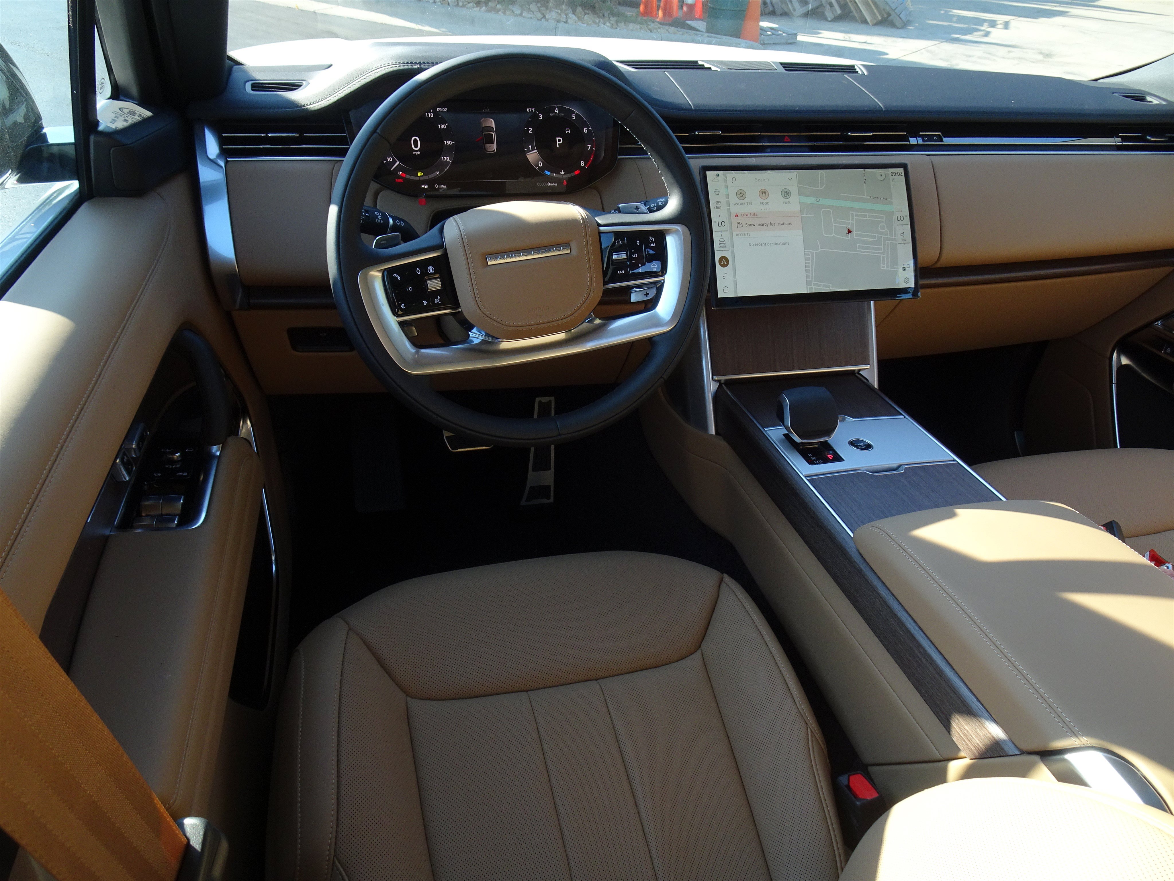 New 2026 Land Rover Range Rover Long Wheelbase SE AWD/4WD image 19