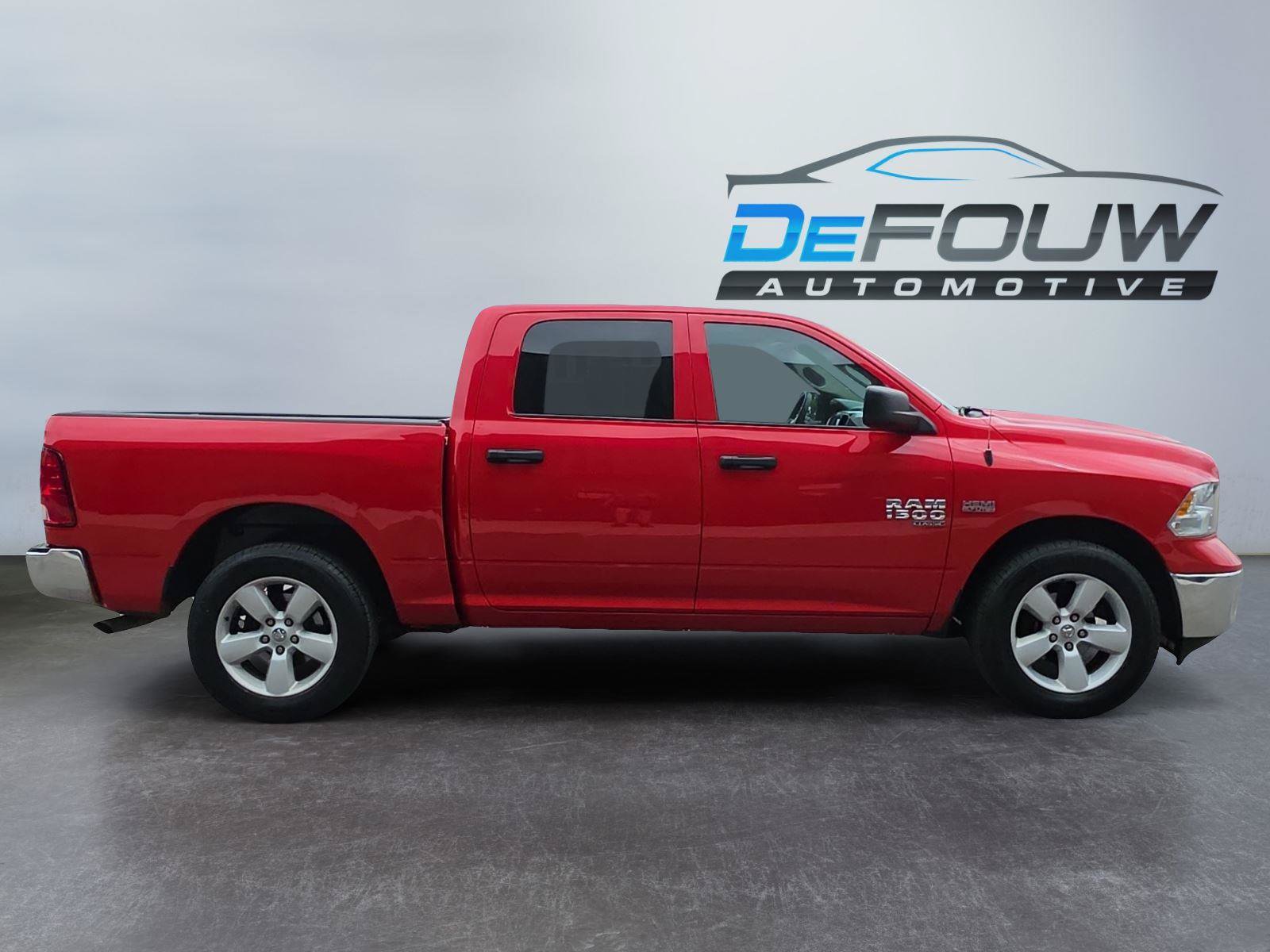 Used 2023 RAM 1500 Classic SLT AWD/4WD image 2
