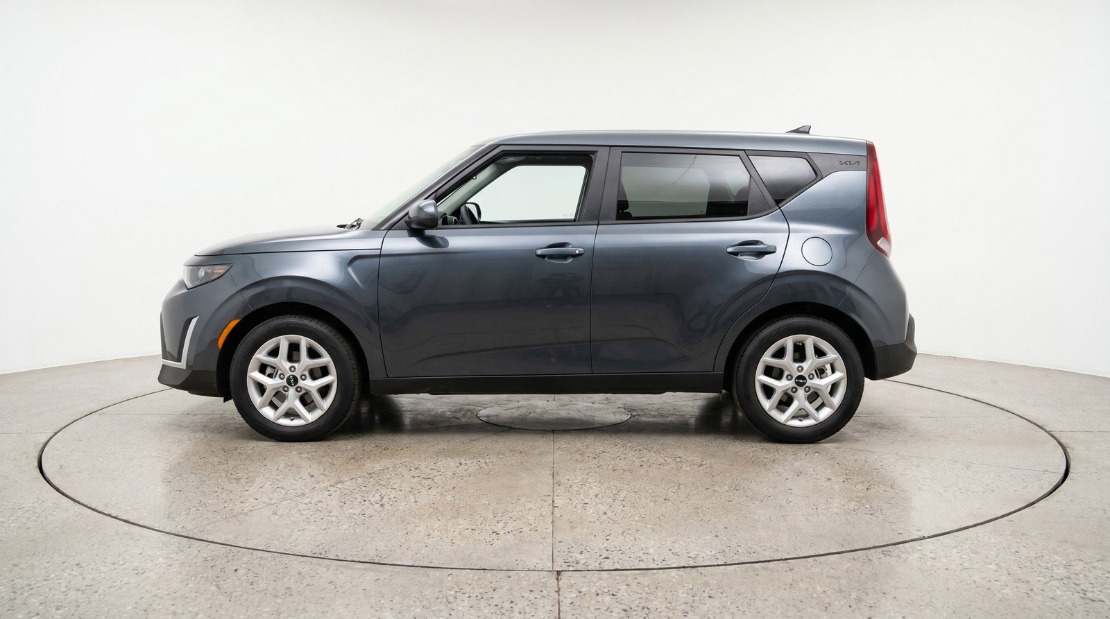 Used 2025 Kia Soul LX w/ LX Technology Package FWD image 5
