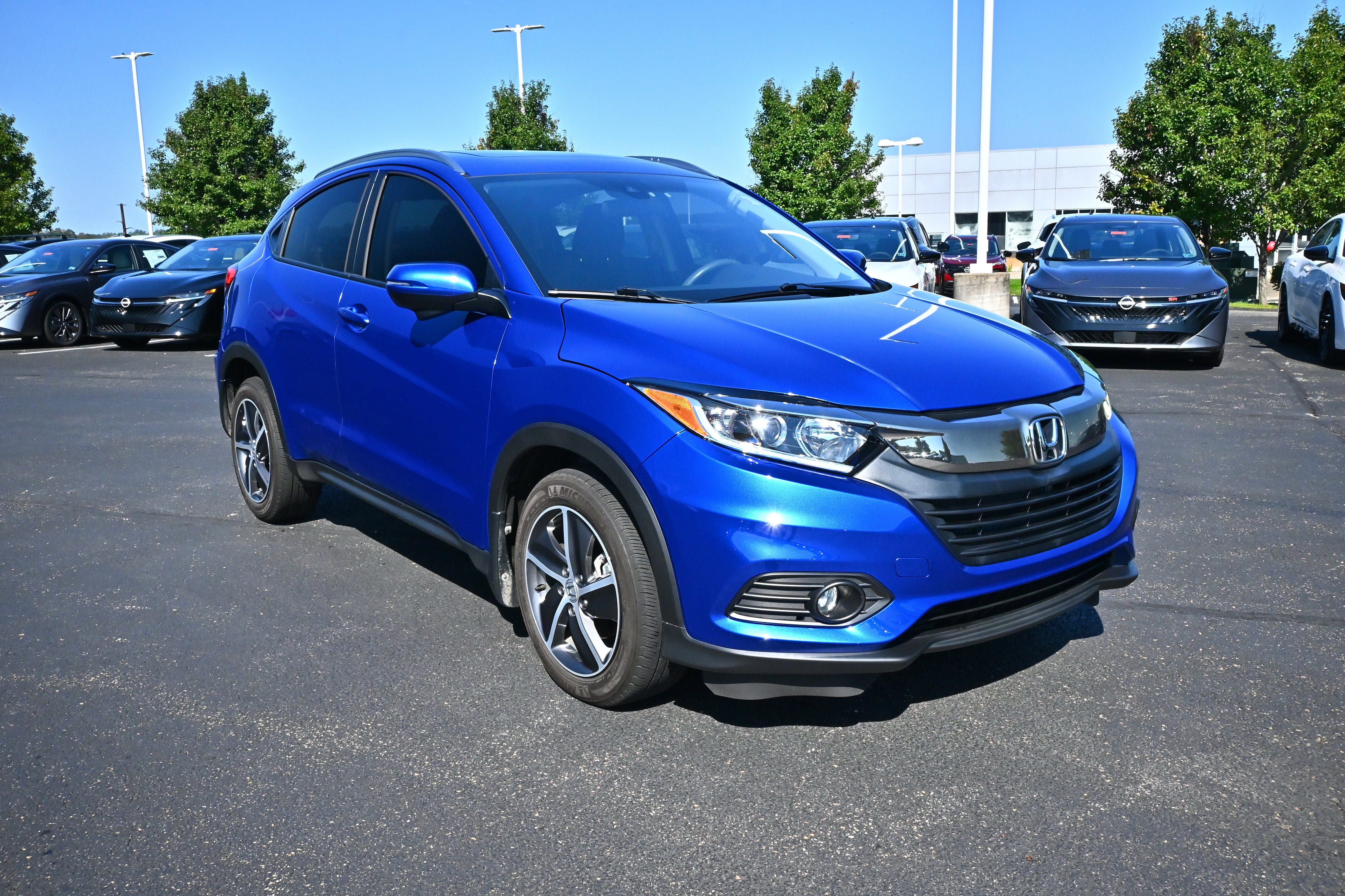 Used 2022 Honda HR-V EX image 2