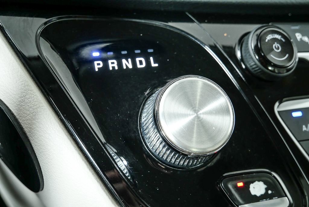 Used 2018 Chrysler Pacifica Touring-L image 21