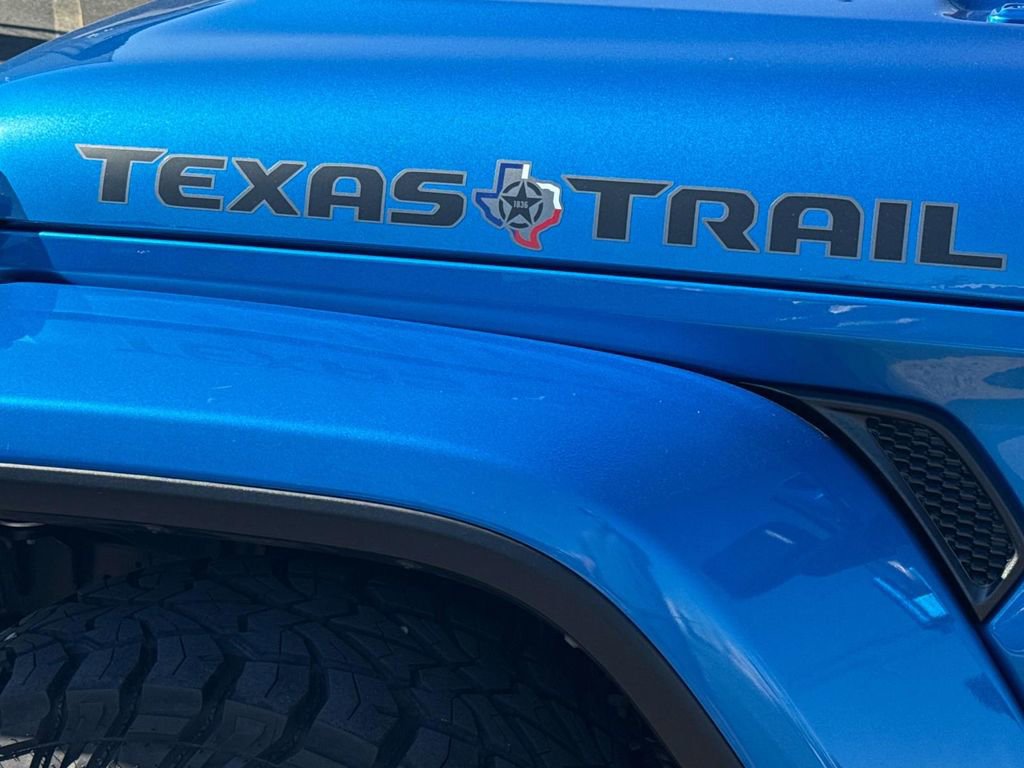 Used 2022 Jeep Gladiator Sport image 9