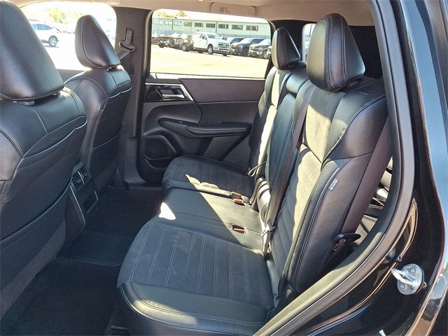 Used 2024 Mitsubishi Outlander SE image 11