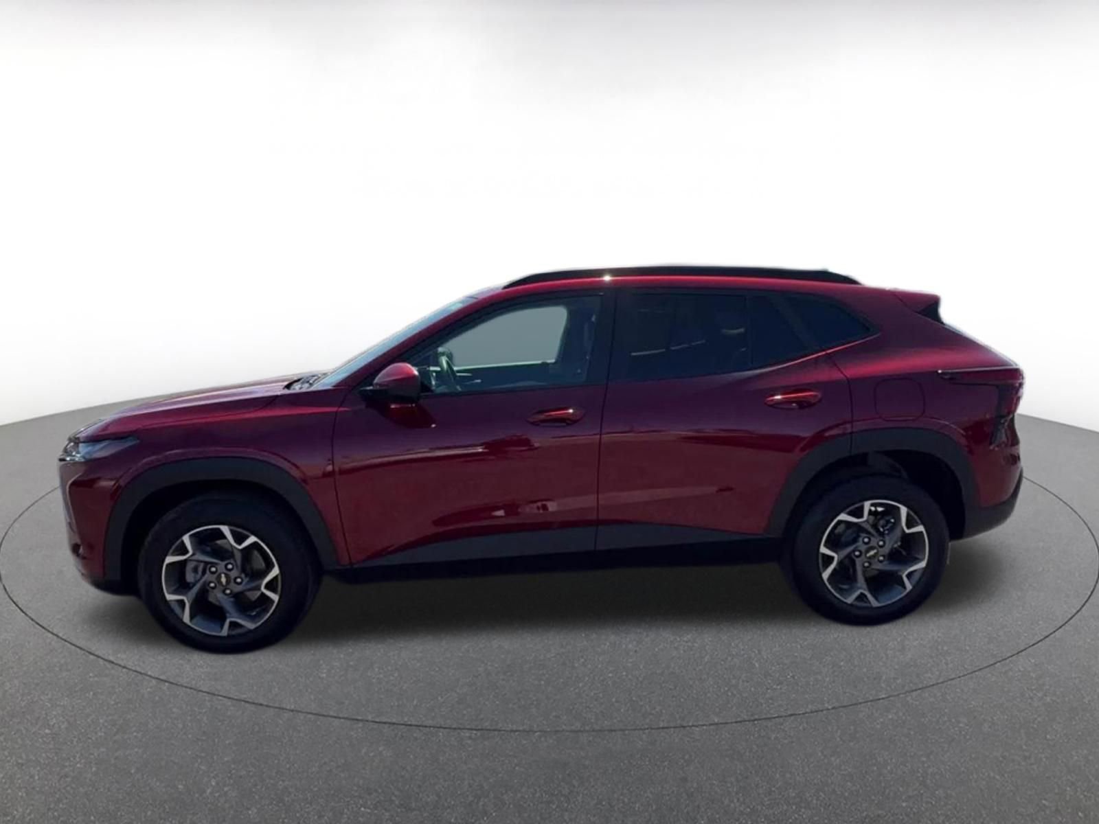 Used 2025 Chevrolet Trax LT FWD image 9