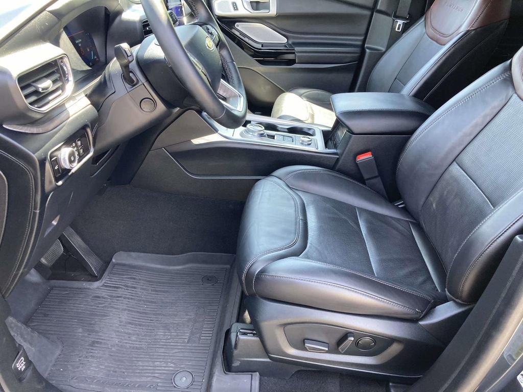 Used 2023 Ford Explorer Platinum w/ Technology Package AWD/4WD image 21