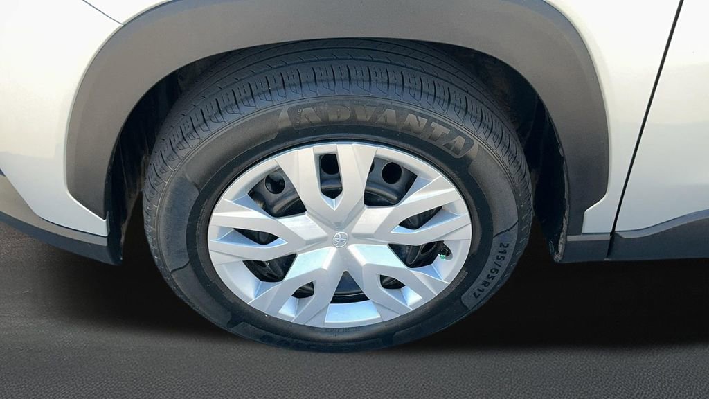 Used 2022 Toyota Corolla Cross L image 10