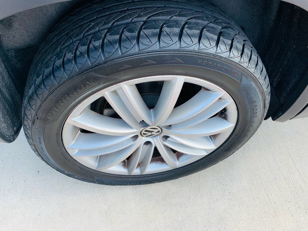 Used 2012 Volkswagen Tiguan SE FWD image 29