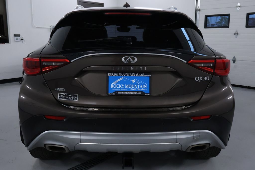 Used 2018 INFINITI QX30 Premium w/ Navigation Package image 6