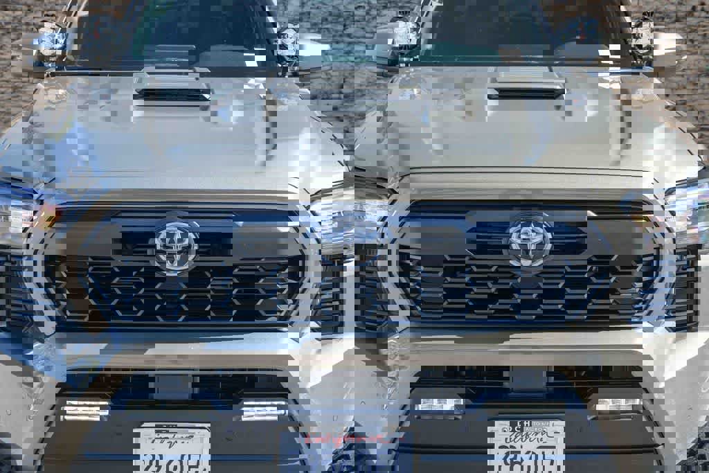 Used 2025 Toyota Tacoma TRD Sport w/ TRD Sport Upgrade Package image 5