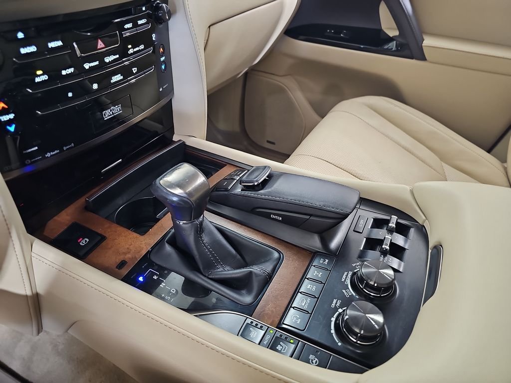 Used 2020 Lexus LX 570 4WD w/ Luxury Package image 28
