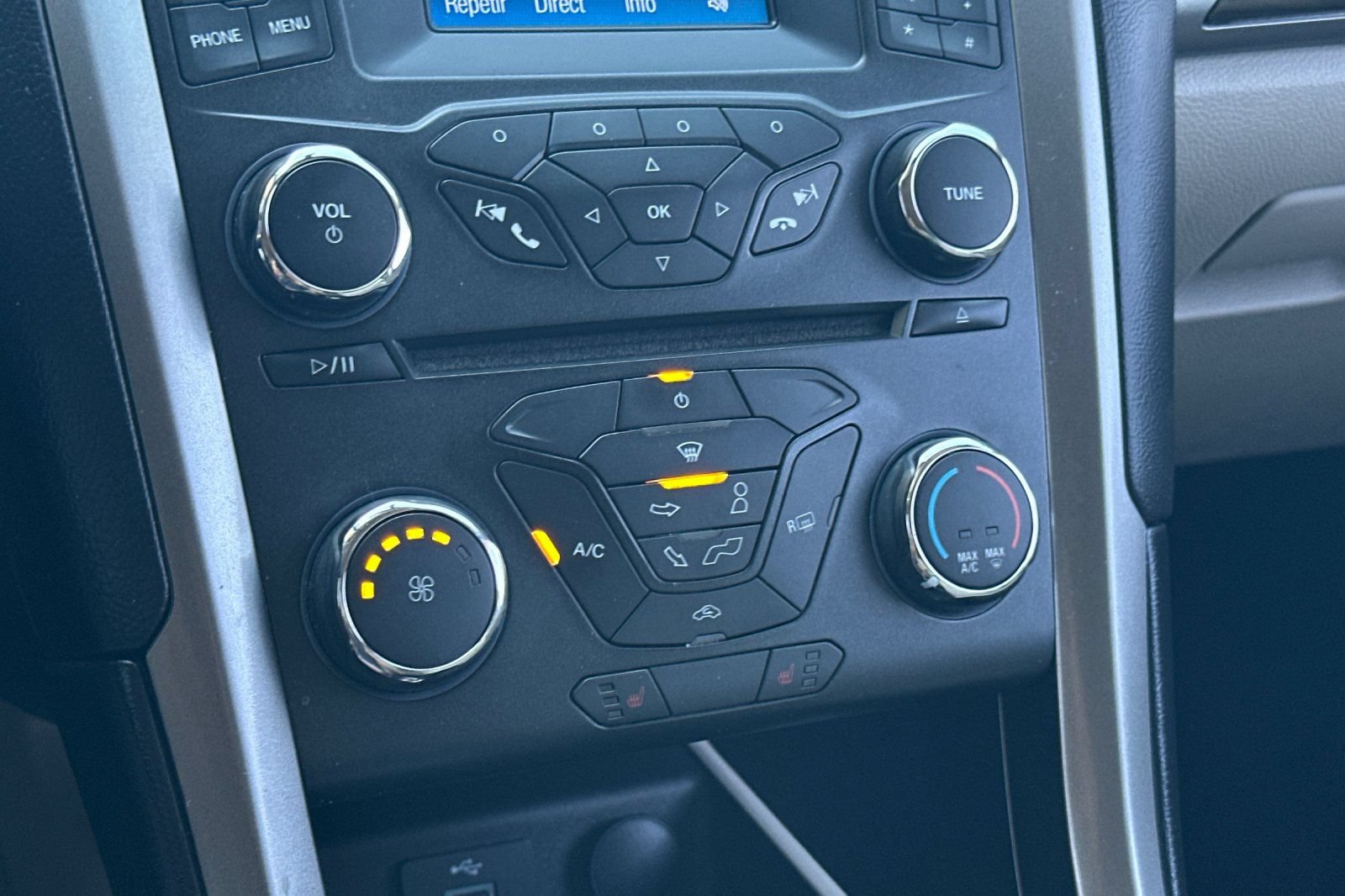 Used 2018 Ford Fusion SE FWD image 18