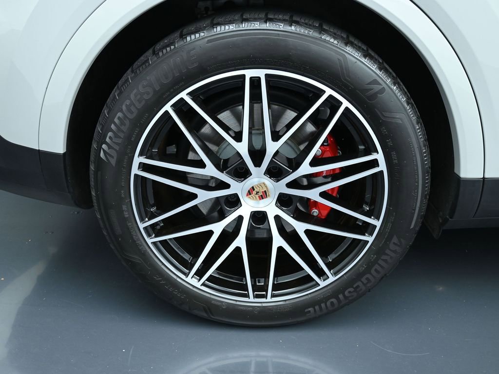 Certified 2025 Porsche Cayenne S image 11