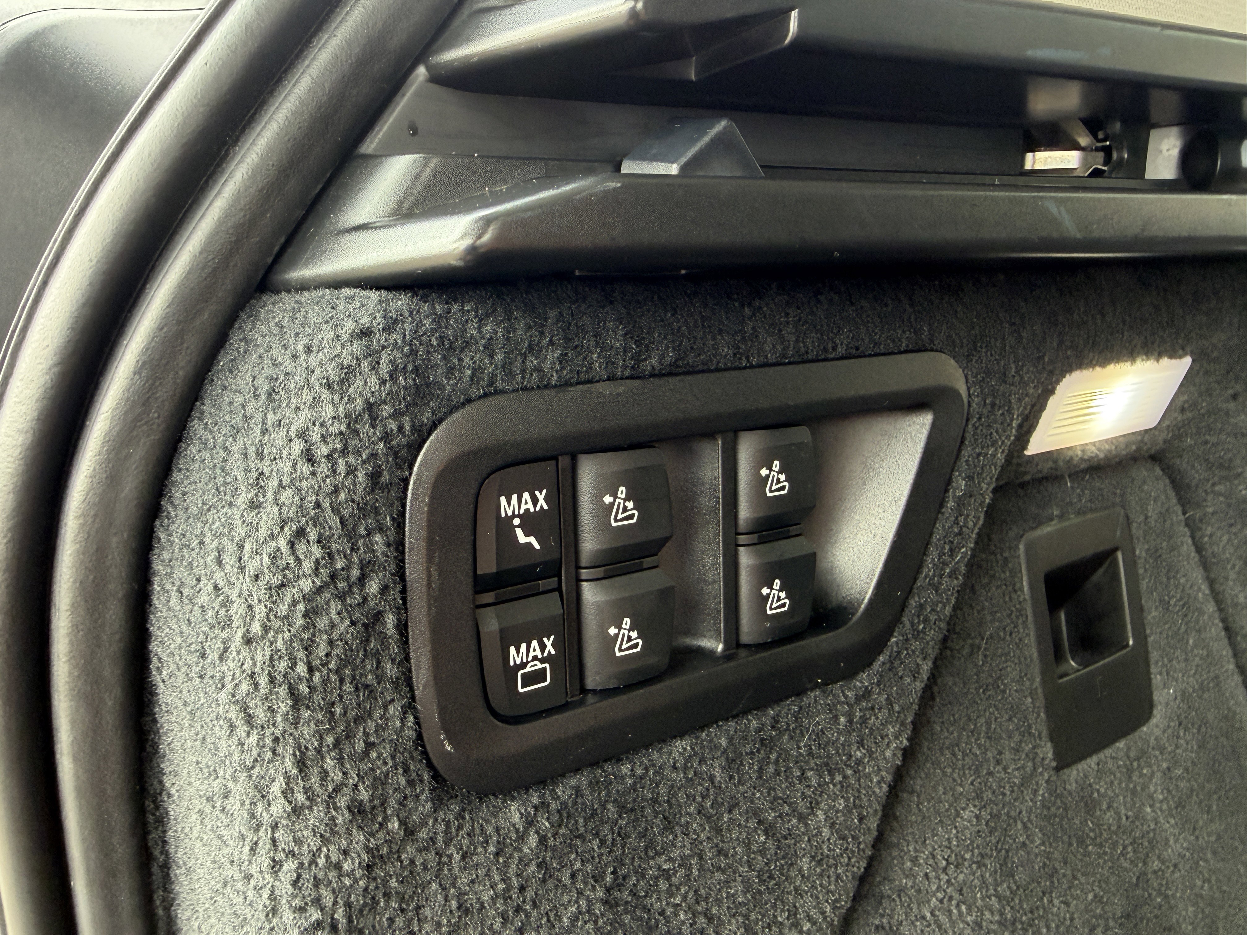 Used 2020 BMW X7 xDrive40i w/ Premium Package image 13