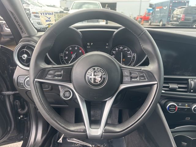 Used 2018 Alfa Romeo Giulia Base image 22