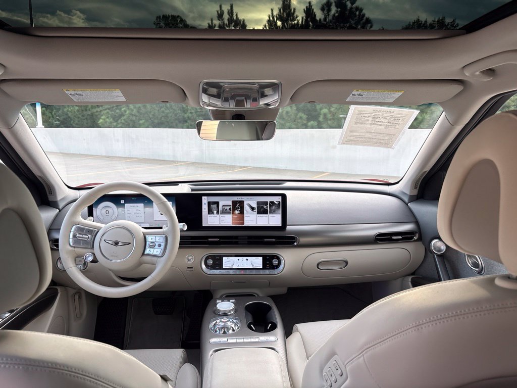 Used 2024 Genesis GV60 RWD image 17