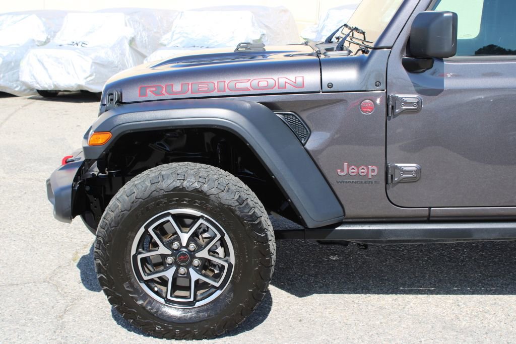 Used 2025 Jeep Wrangler Unlimited Rubicon AWD/4WD image 7