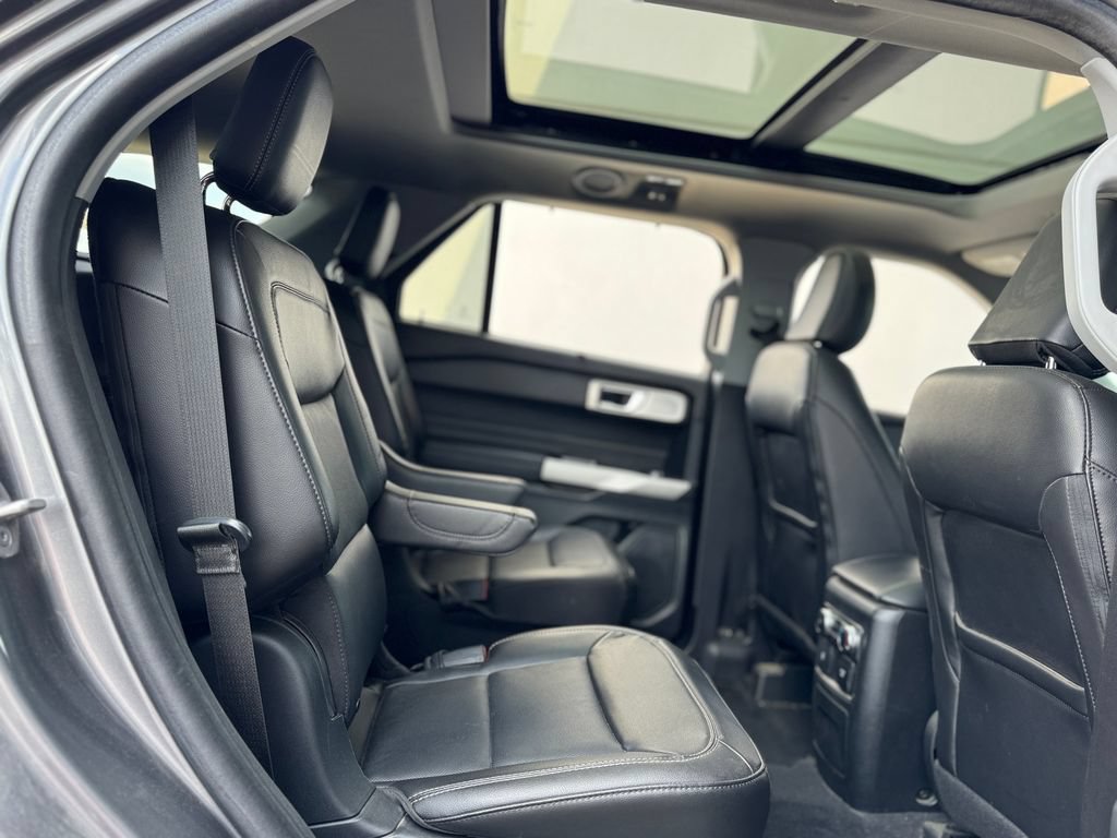 Used 2022 Ford Explorer Limited w/ Limited Technology Package AWD/4WD image 29