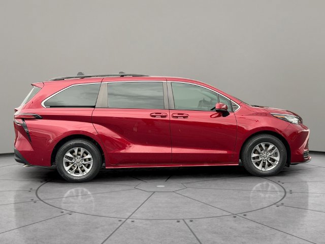 Certified 2022 Toyota Sienna LE FWD image 7