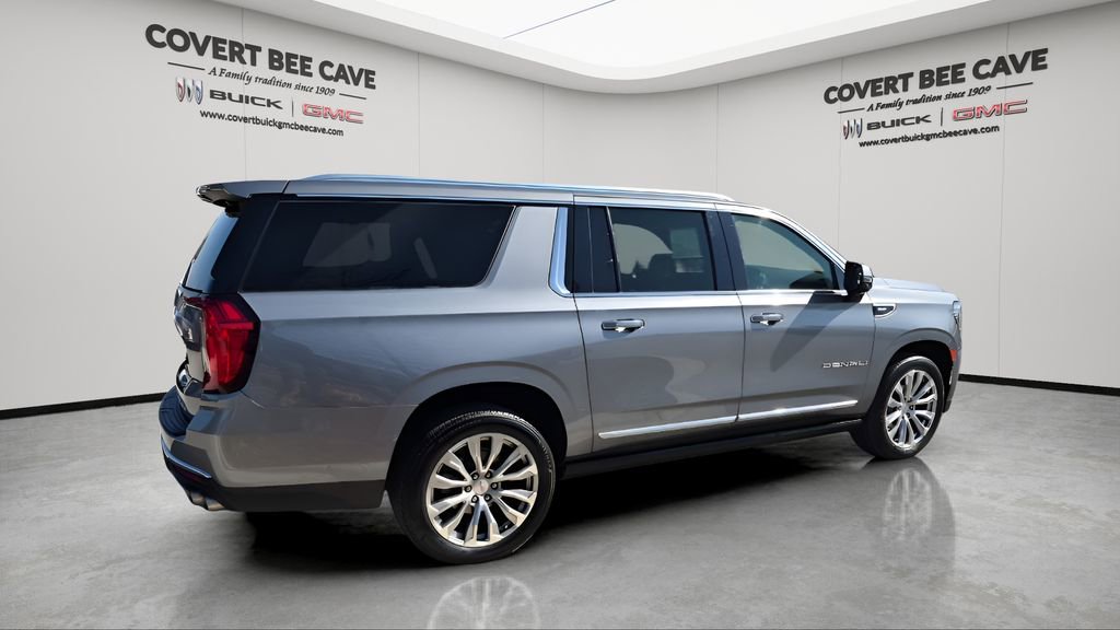 Used 2022 GMC Yukon XL Denali w/ Denali Premium Package image 10
