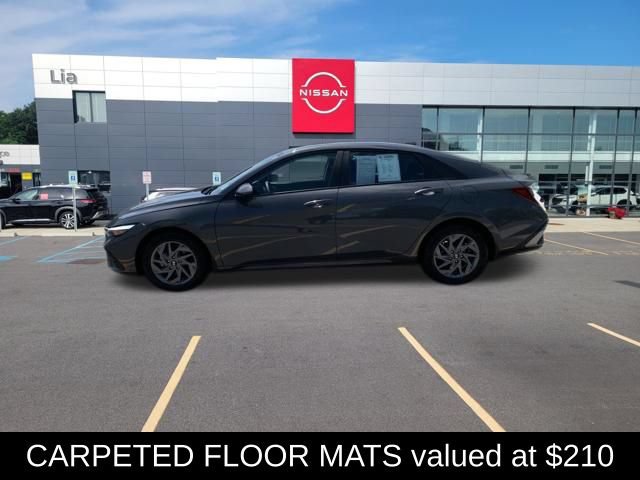 Used 2024 Hyundai Elantra SEL FWD image 2