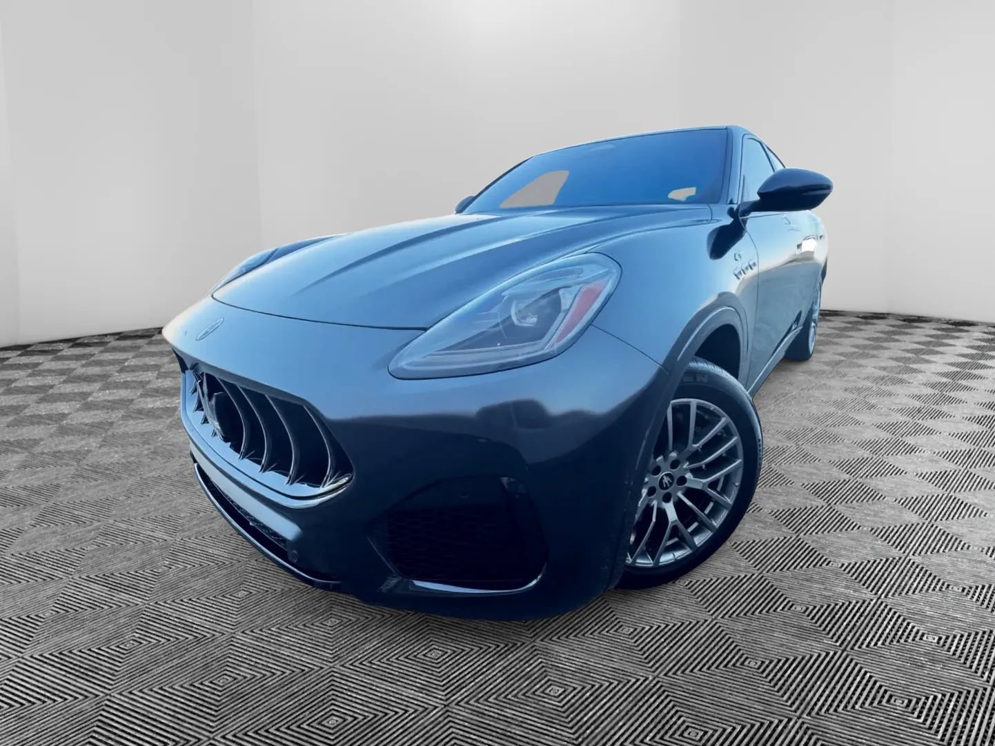 Used 2023 Maserati Grecale GT AWD/4WD image 2