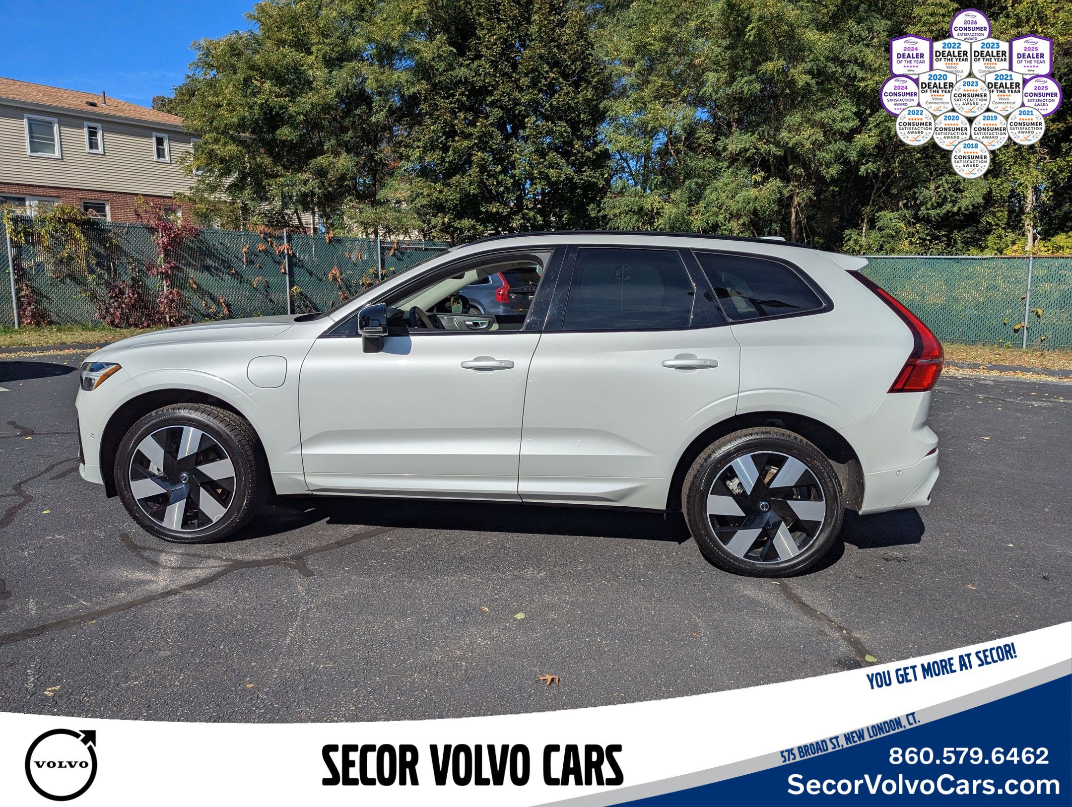 Certified 2024 Volvo XC60 T8 Plus w/ Protection Package Premier image 6