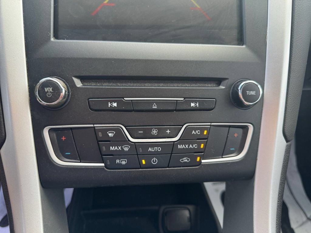 Used 2016 Ford Fusion SE FWD image 17