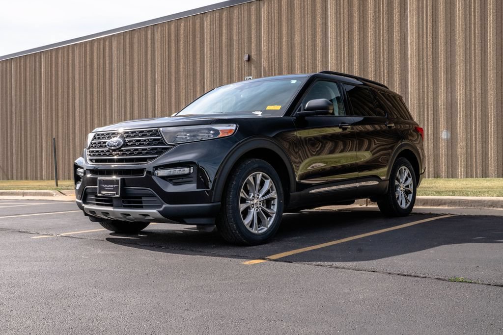 Used 2022 Ford Explorer XLT w/ Equipment Group 202A AWD/4WD image 4