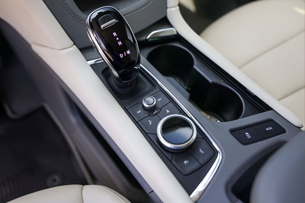 Certified 2024 Cadillac XT5 Premium Luxury w/ Technology Package FWD image 21