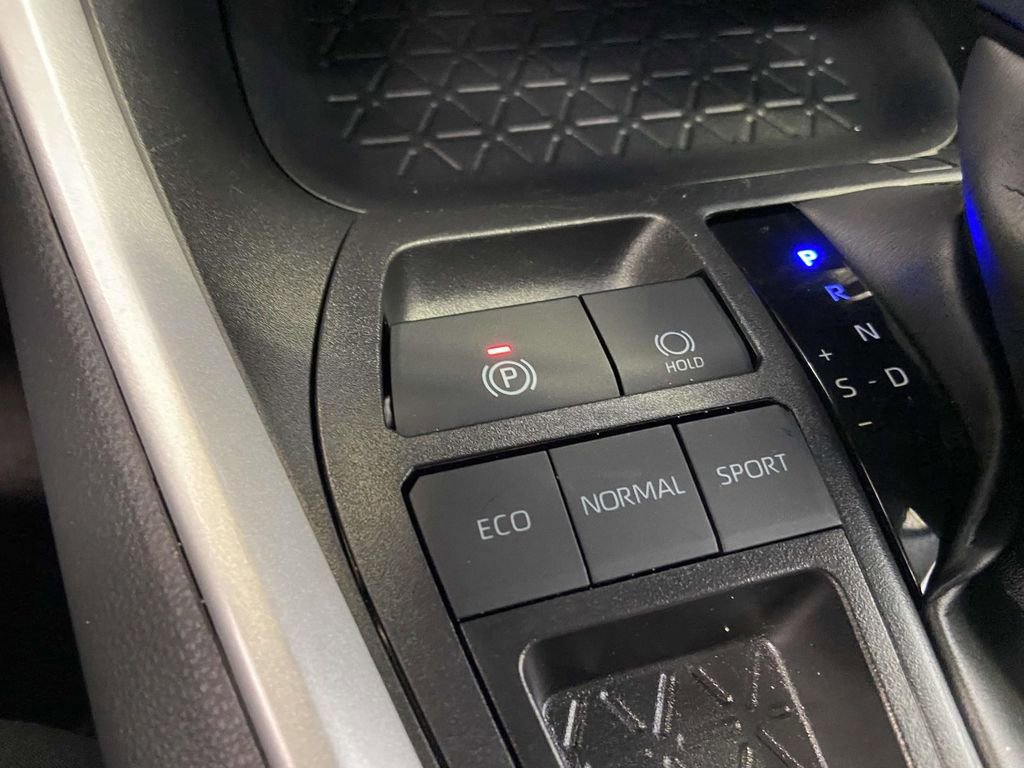 Certified 2025 Toyota RAV4 LE FWD image 23