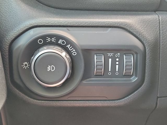 Used 2018 Jeep Wrangler Unlimited Sahara w/ Quick Order Package 24M Moab AWD/4WD image 28
