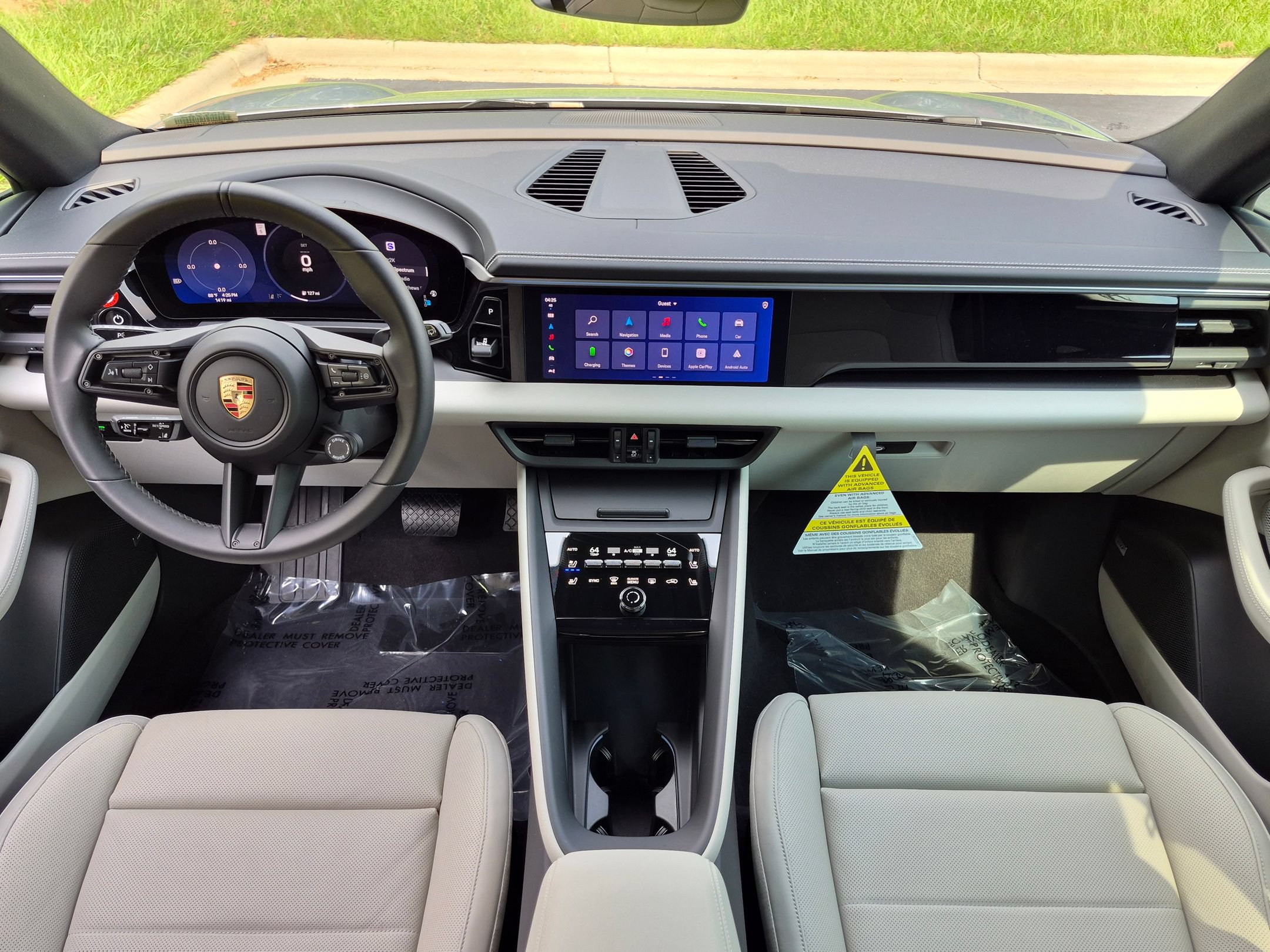 Certified 2025 Porsche Macan Electric RWD image 21