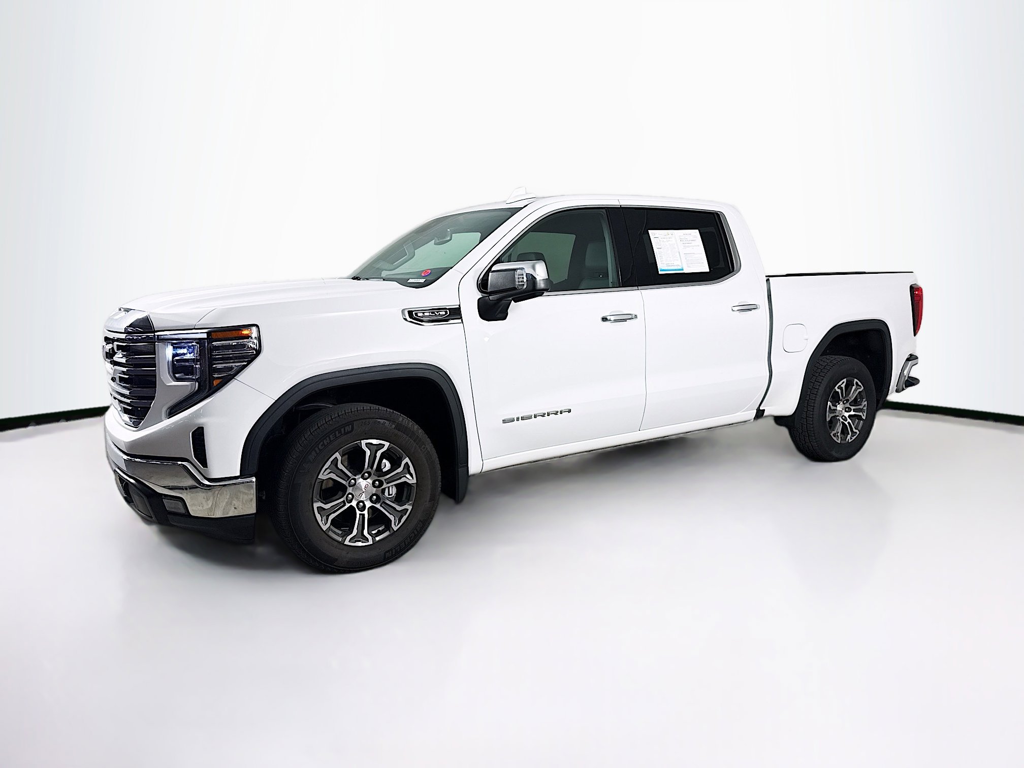 Used 2025 GMC Sierra 1500 SLT image 4