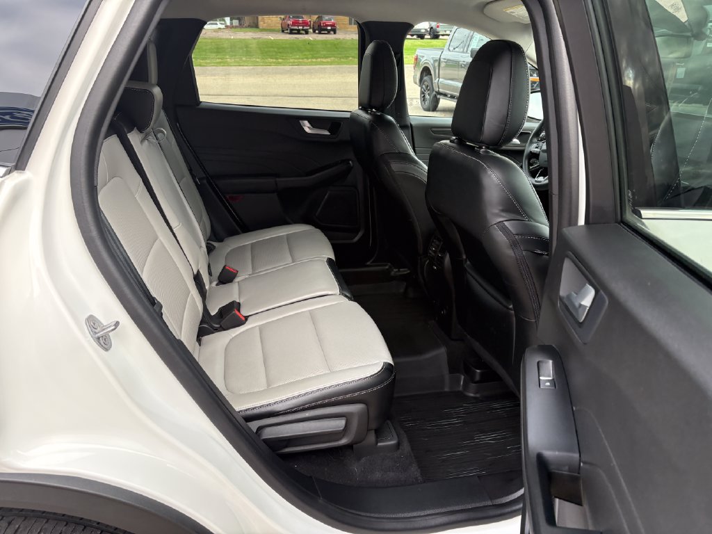 Used 2023 Ford Escape Platinum AWD/4WD image 14