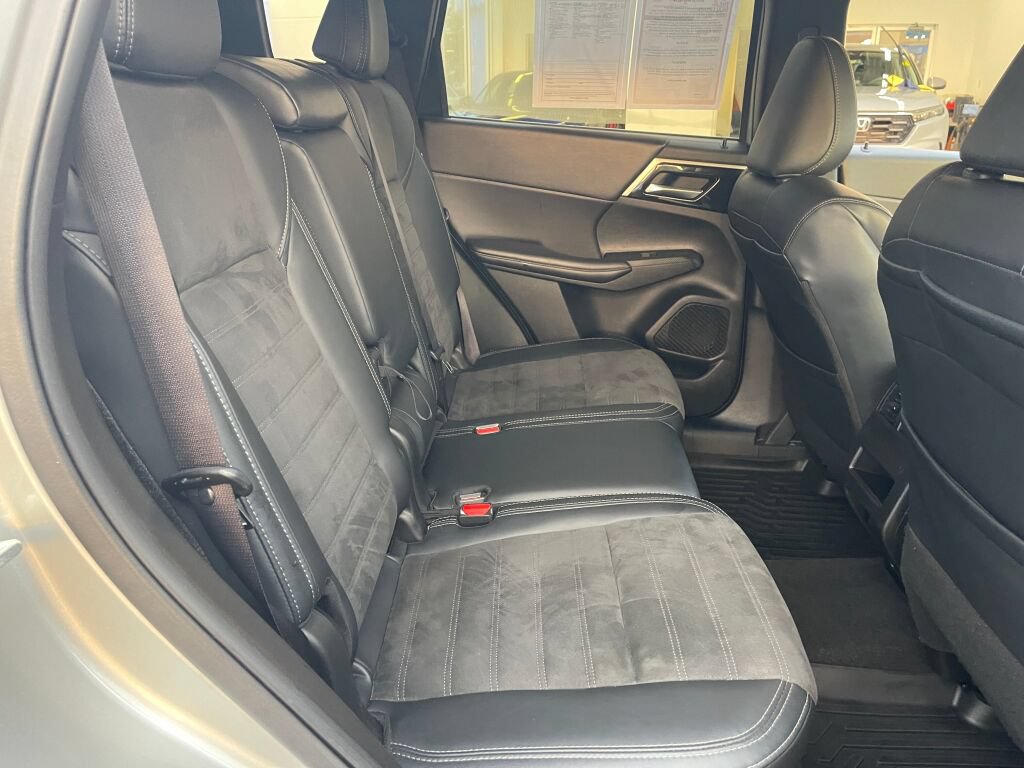 Used 2024 Mitsubishi Outlander SE AWD/4WD image 31