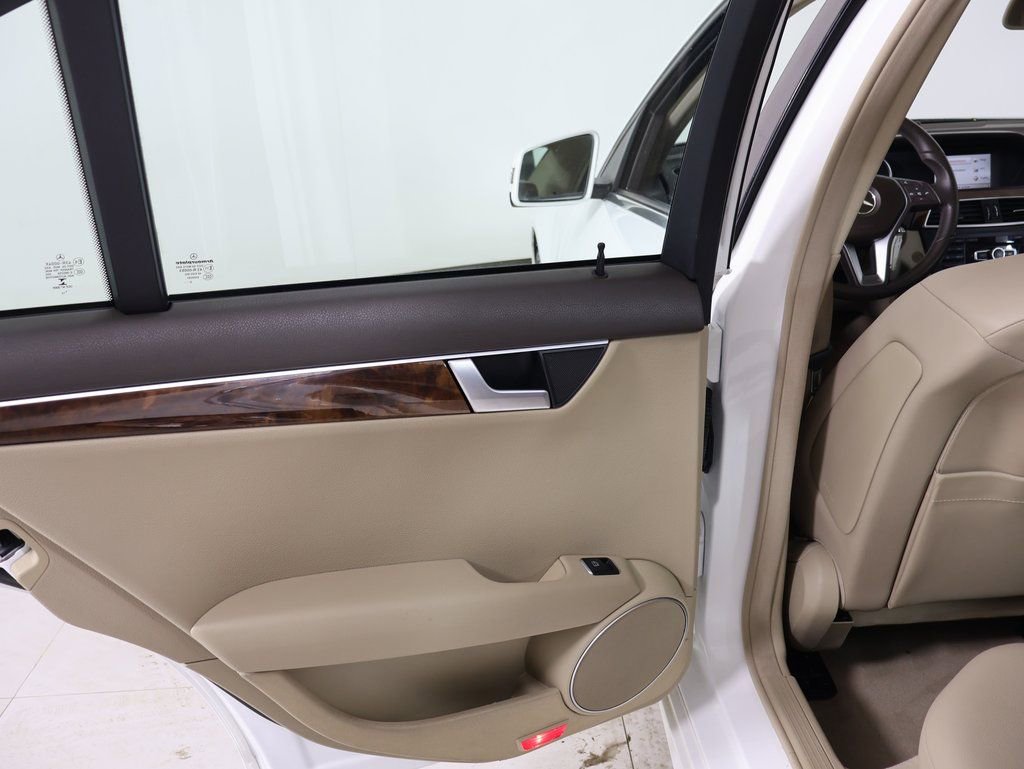 Used 2014 Mercedes-Benz C 300 4MATIC Sedan image 21