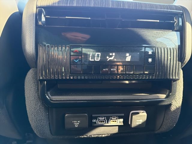 Used 2023 Jeep Wagoneer L Series II image 15