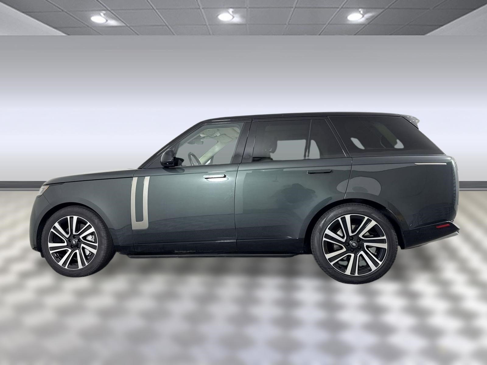 Used 2023 Land Rover Range Rover SE AWD/4WD image 2